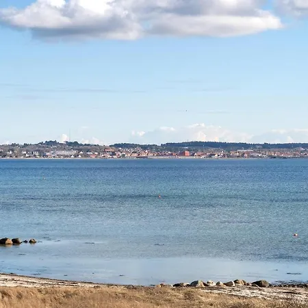 2 Bedroom Gorgeous In Holiday home