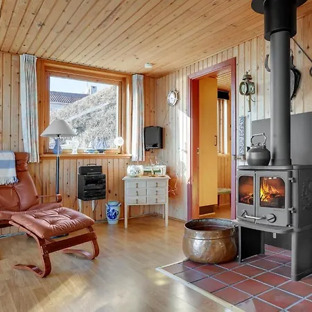 2 Bedroom Gorgeous In Holiday home